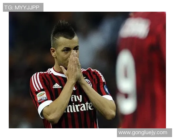 胸针演绎绿茵风采 球星造型点亮激情足球瞬间